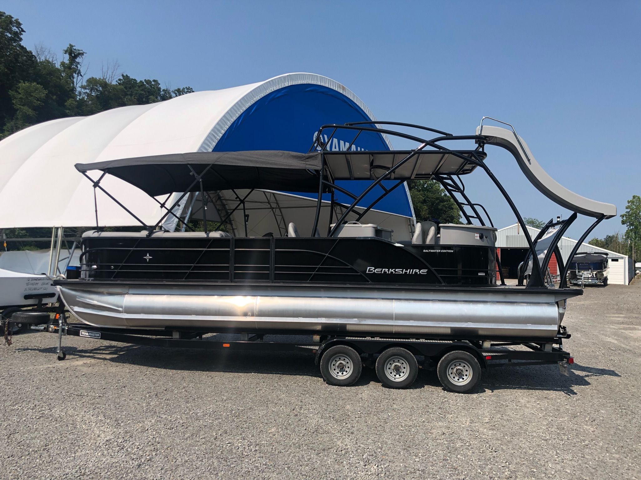 2022 Berkshire Pontoons 27RFXUDSXR STS TRITOON