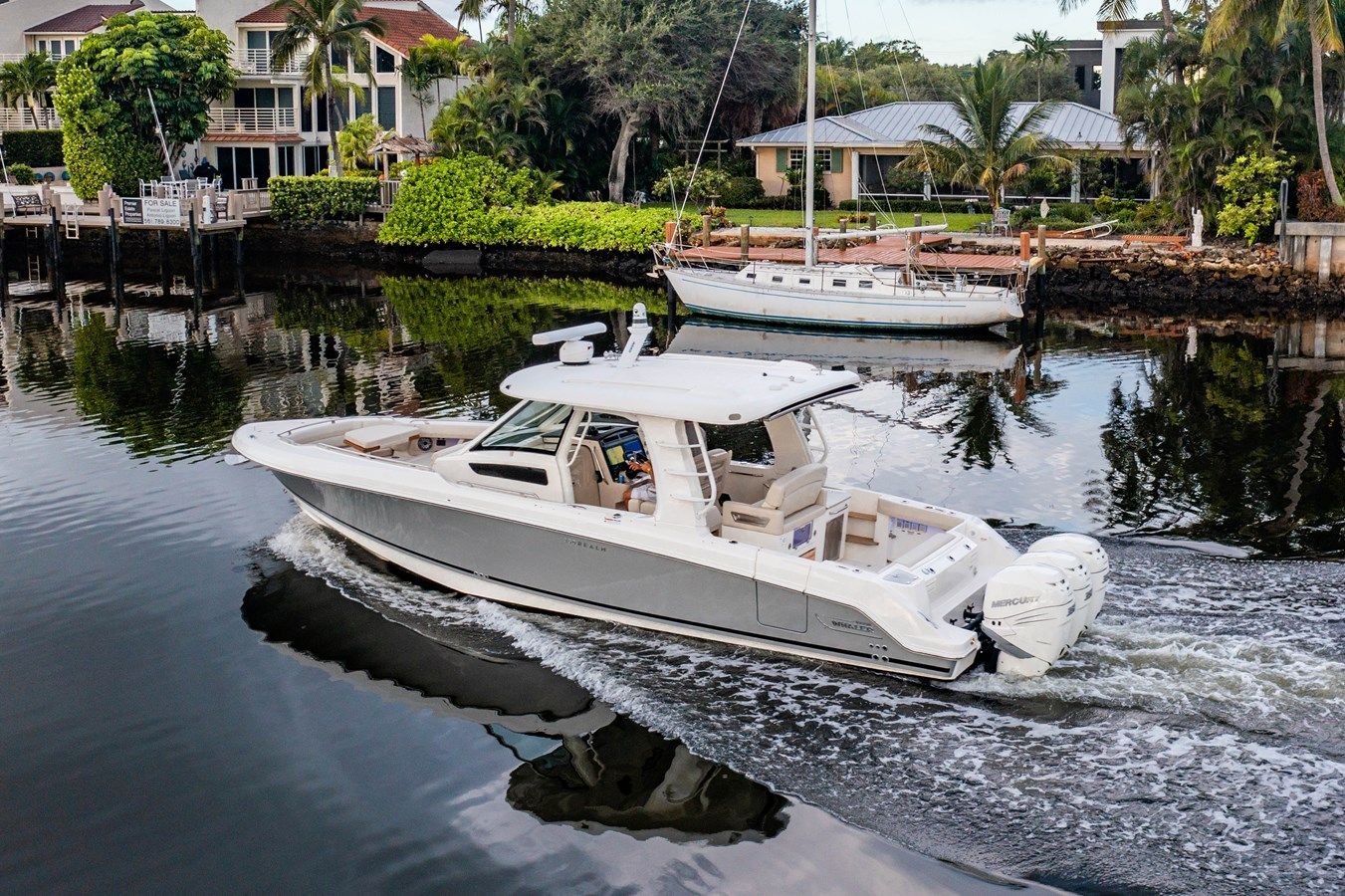 2022 Boston Whaler 350 Realm