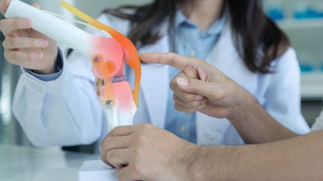Navigating Google Ads for Knee Decompression Marketing