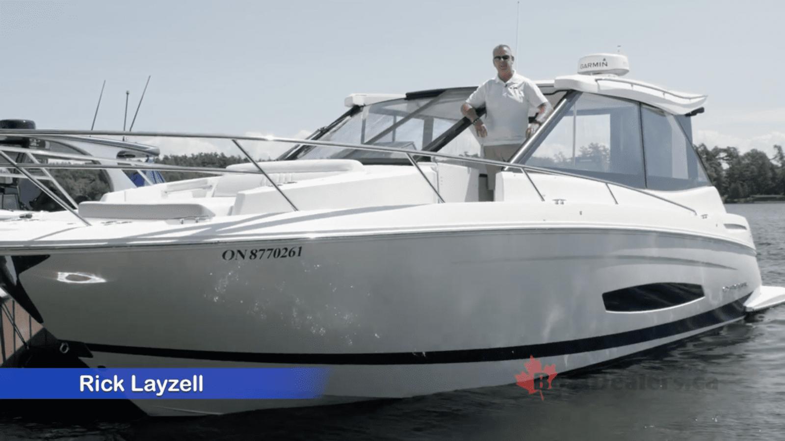 Regal 36 Grande Coupe w materiale BoatDealers.ca.