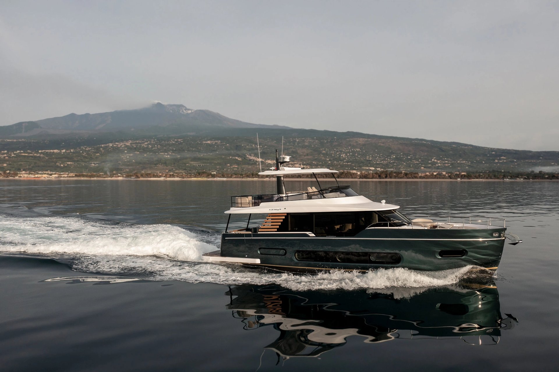 Azimut Magellano 60 w ruchu na pełnym morzu - wydajny kadłub Dual Mode