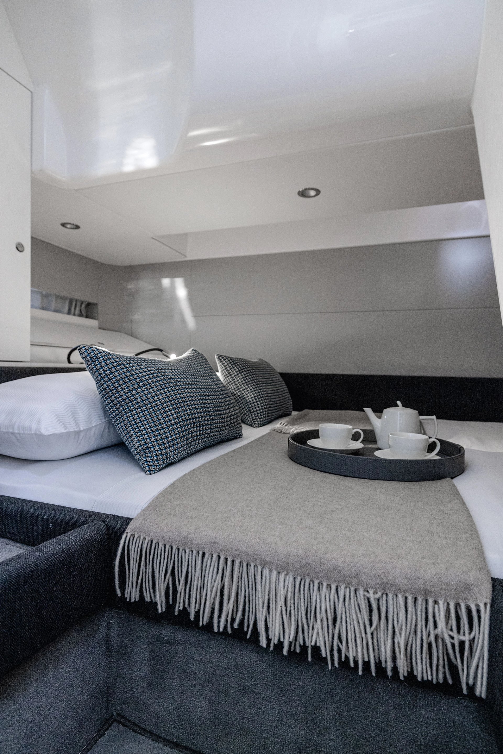 Komfortowa kabina właściciela z pełnymi udogodnieniami dla długich rejsów