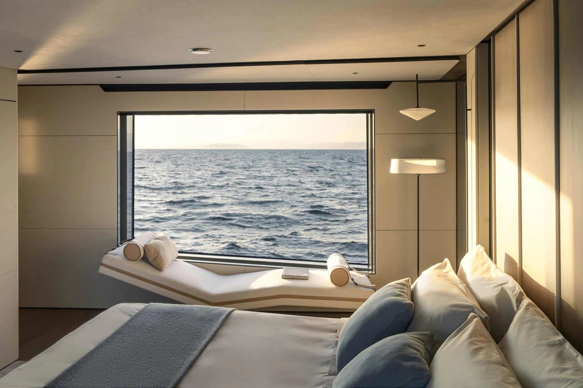 Azimut Grande Trideck - luksusowa kabina armatorska z elementami wellness