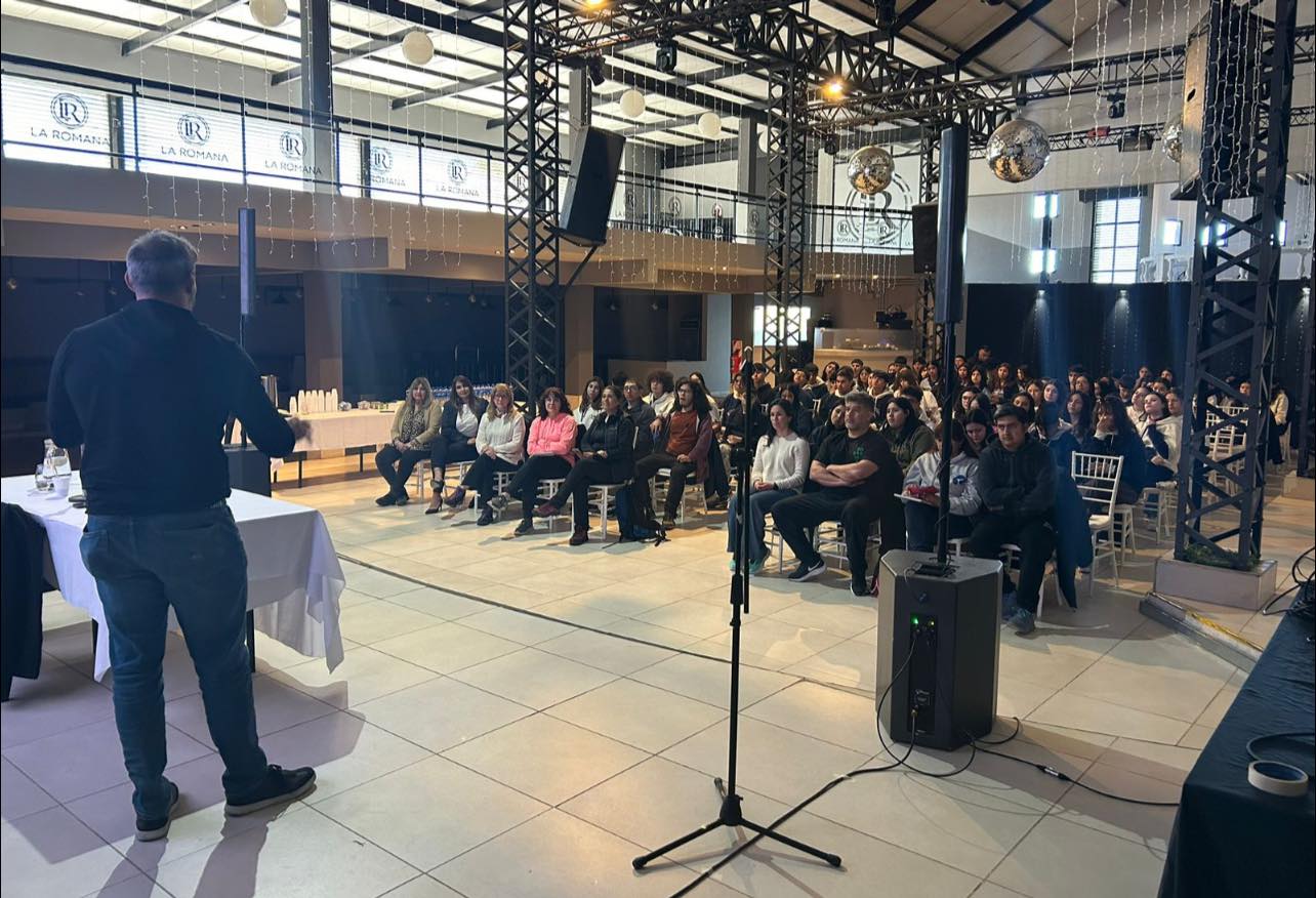 Conversatorio con estudiantes de la ESETP Nº 704 de Biología Marina