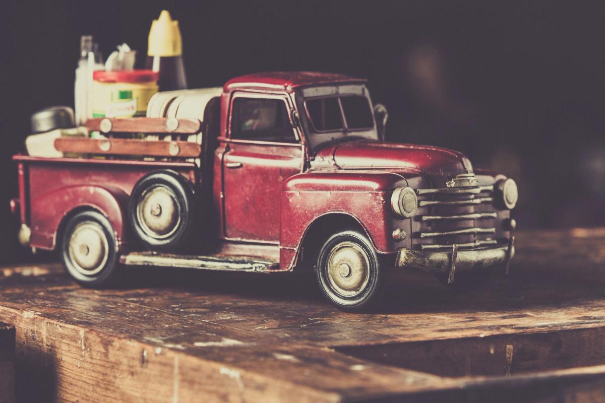 WASSER- UND SÜSSGETRÄNKE