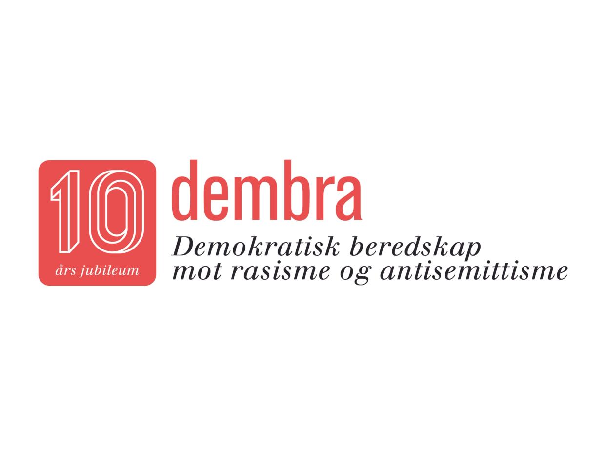Bilde med logo og tekst Dembra 10 år. 