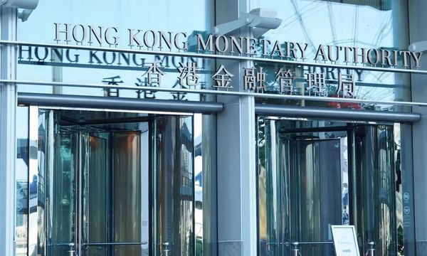 銀行接管穩定幣戰場:香港首批牌照落地,OSL 失手、USDT 舊秩序遭重估,Web3 與 RWA 進入持牌金融時代