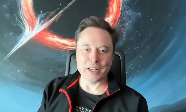 馬斯克押注 AI 與人形機器人!資產突破 8000 億美元,預言 10 年全球 GDP 成長 10 倍