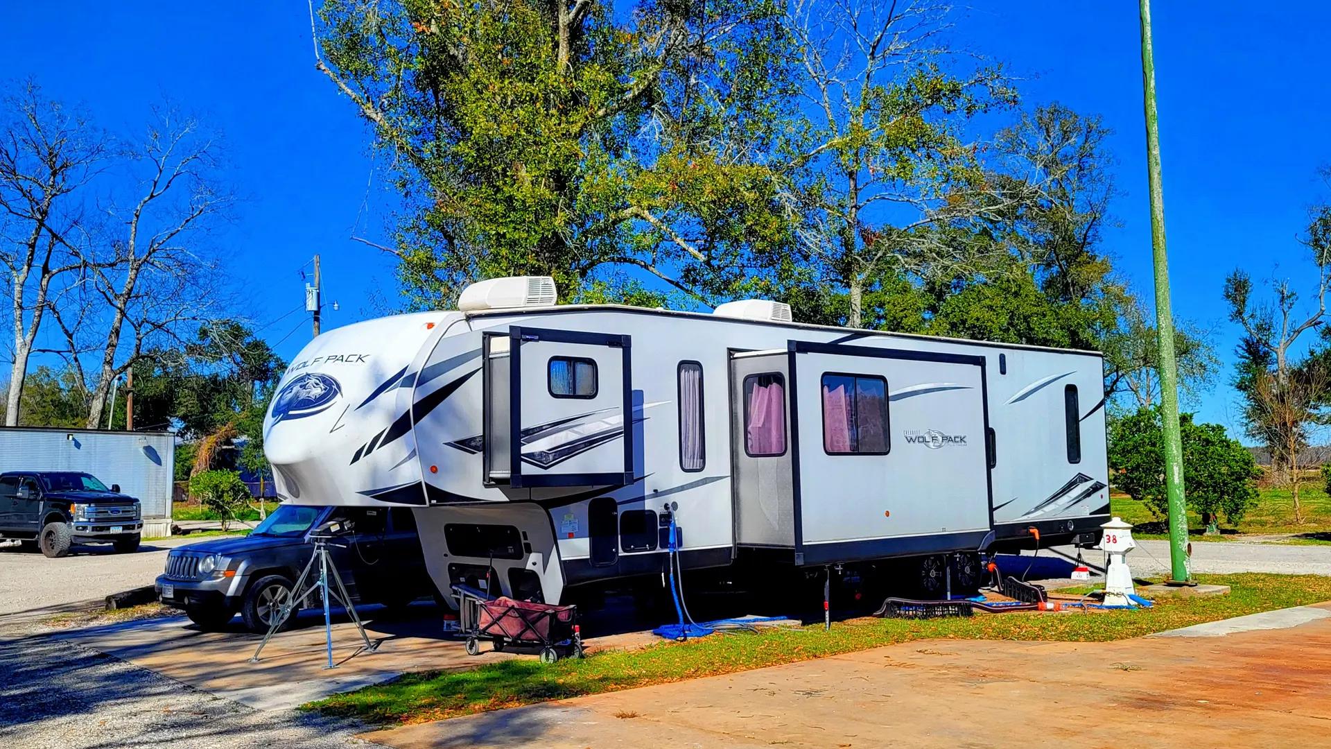RV pads with full hookups on plantation grounds