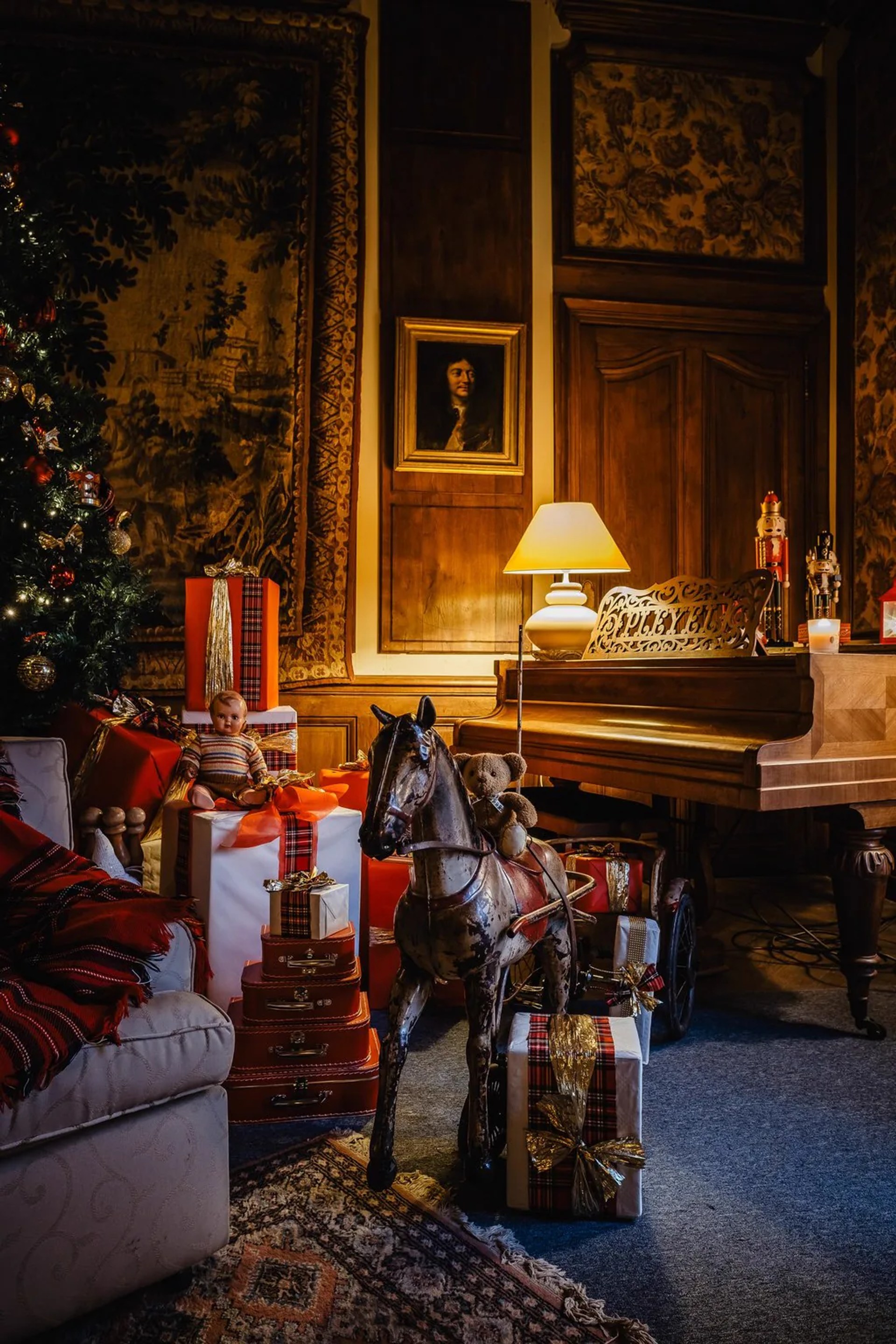 Le salon aux tapisseries, son cheval à bascule et ses cadeaux
