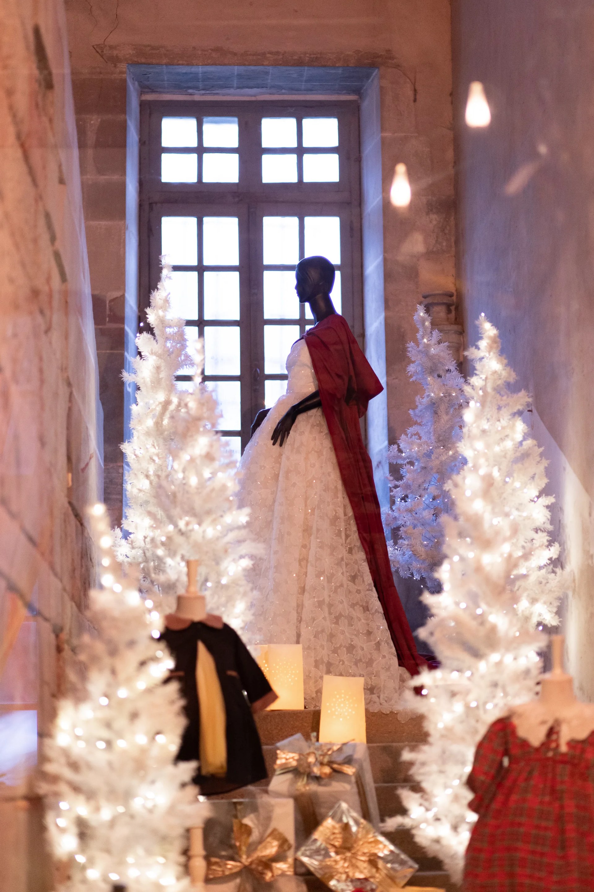 L'allée des sapins blancs et ses décors de Noël