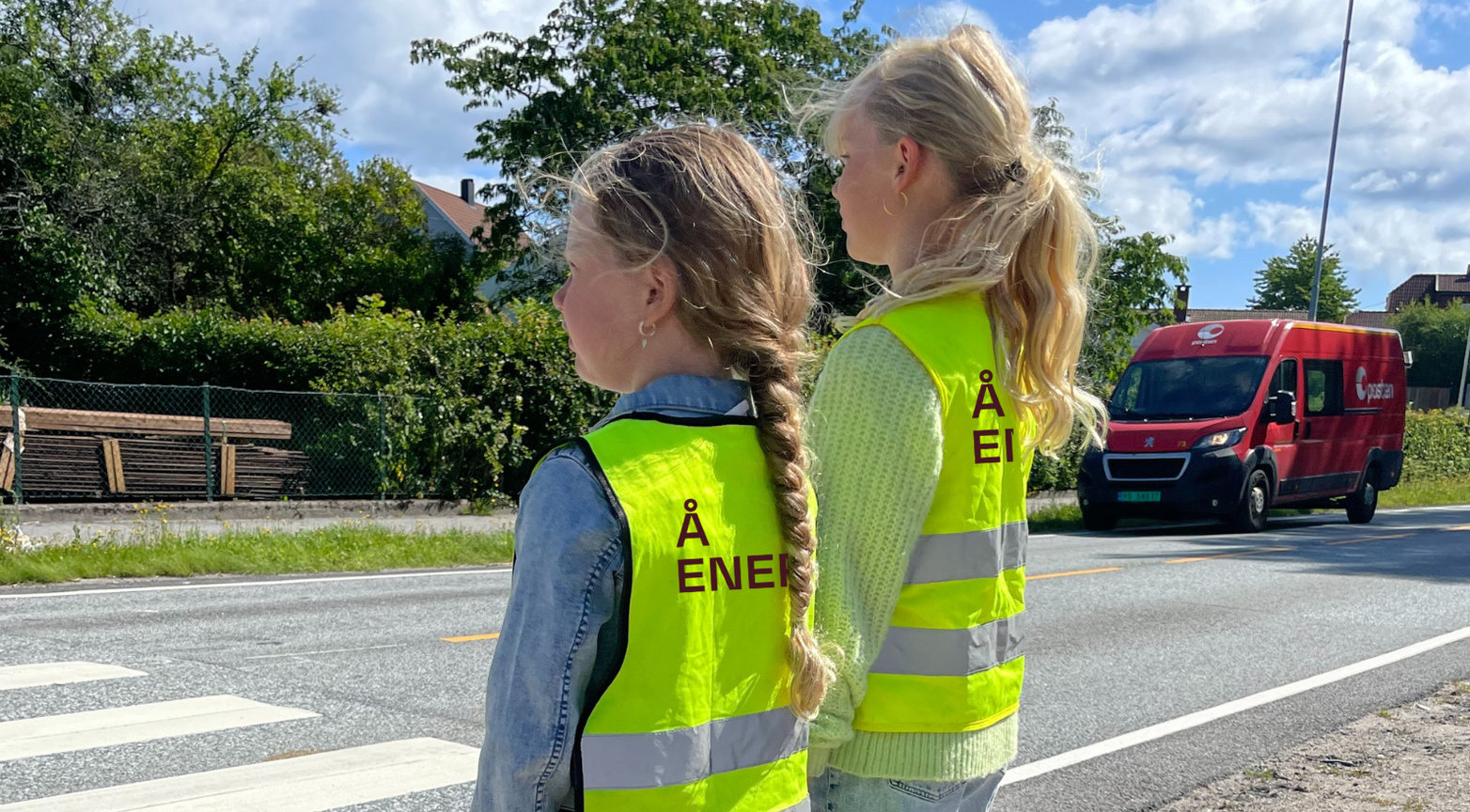 Refleksvester på barn ved vei