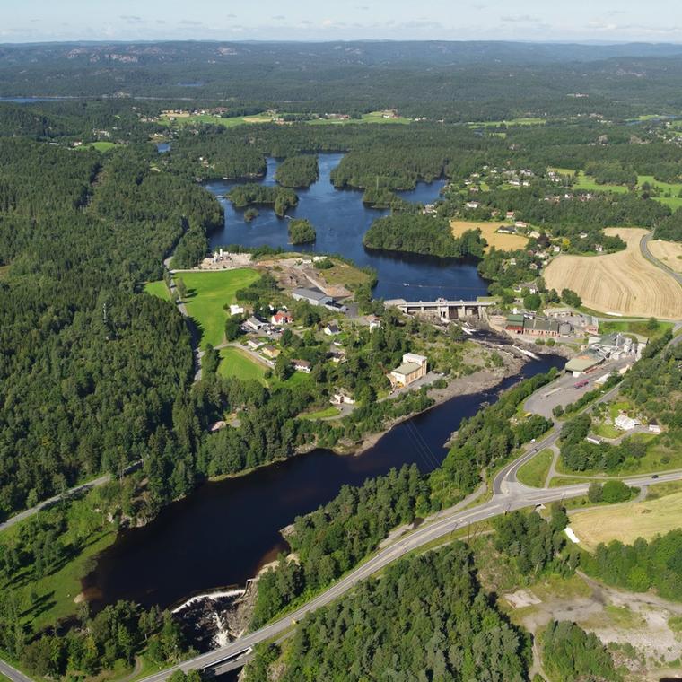 Luftfoto av kraftverk. Foto.