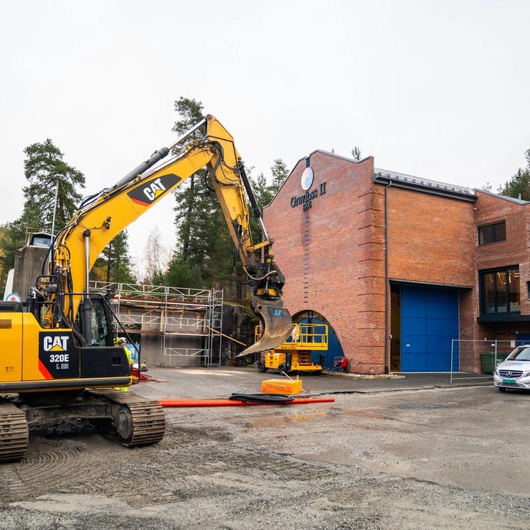 Gravemaskin ved kraftverk