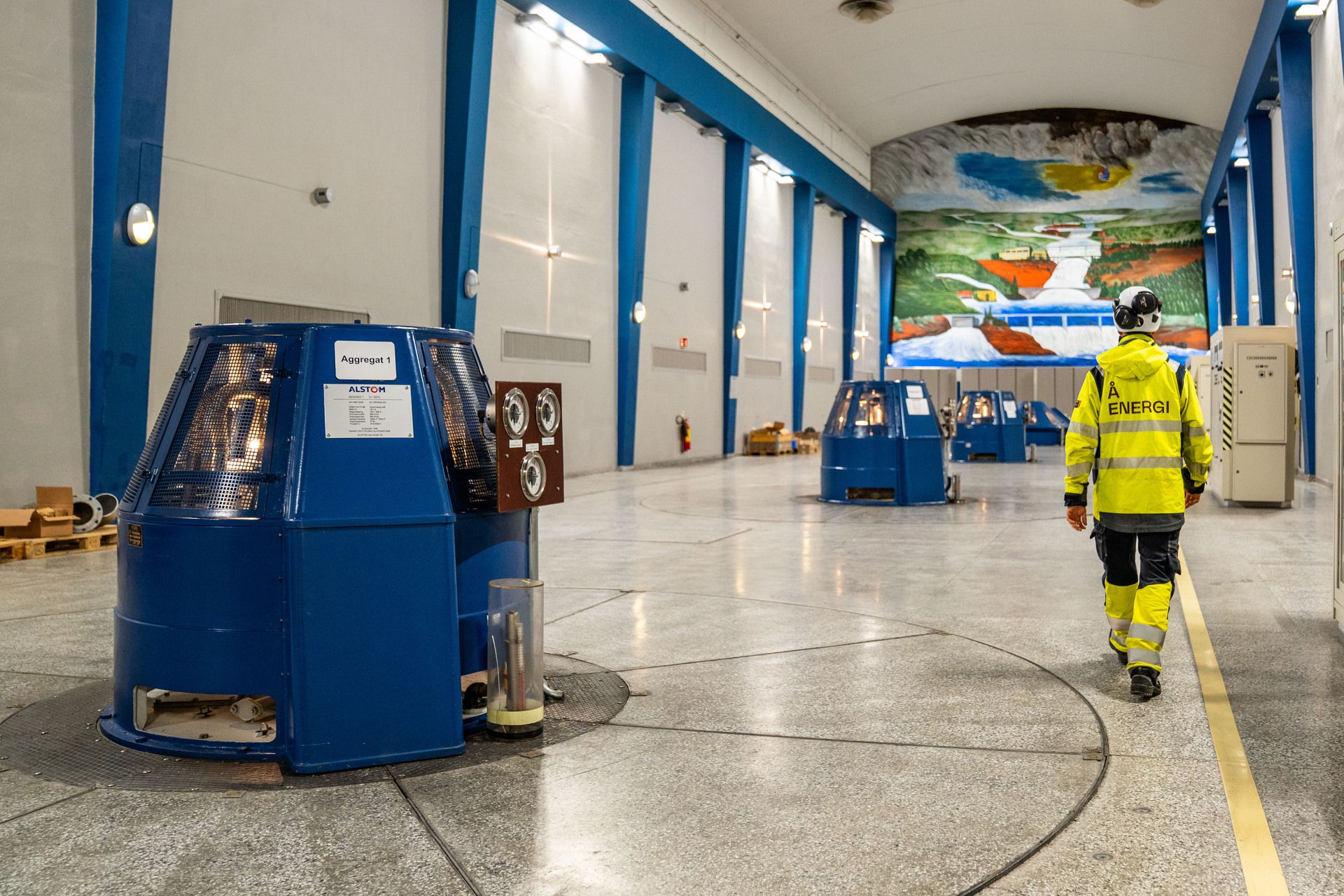 Mann, innendørs, arbeidstøy