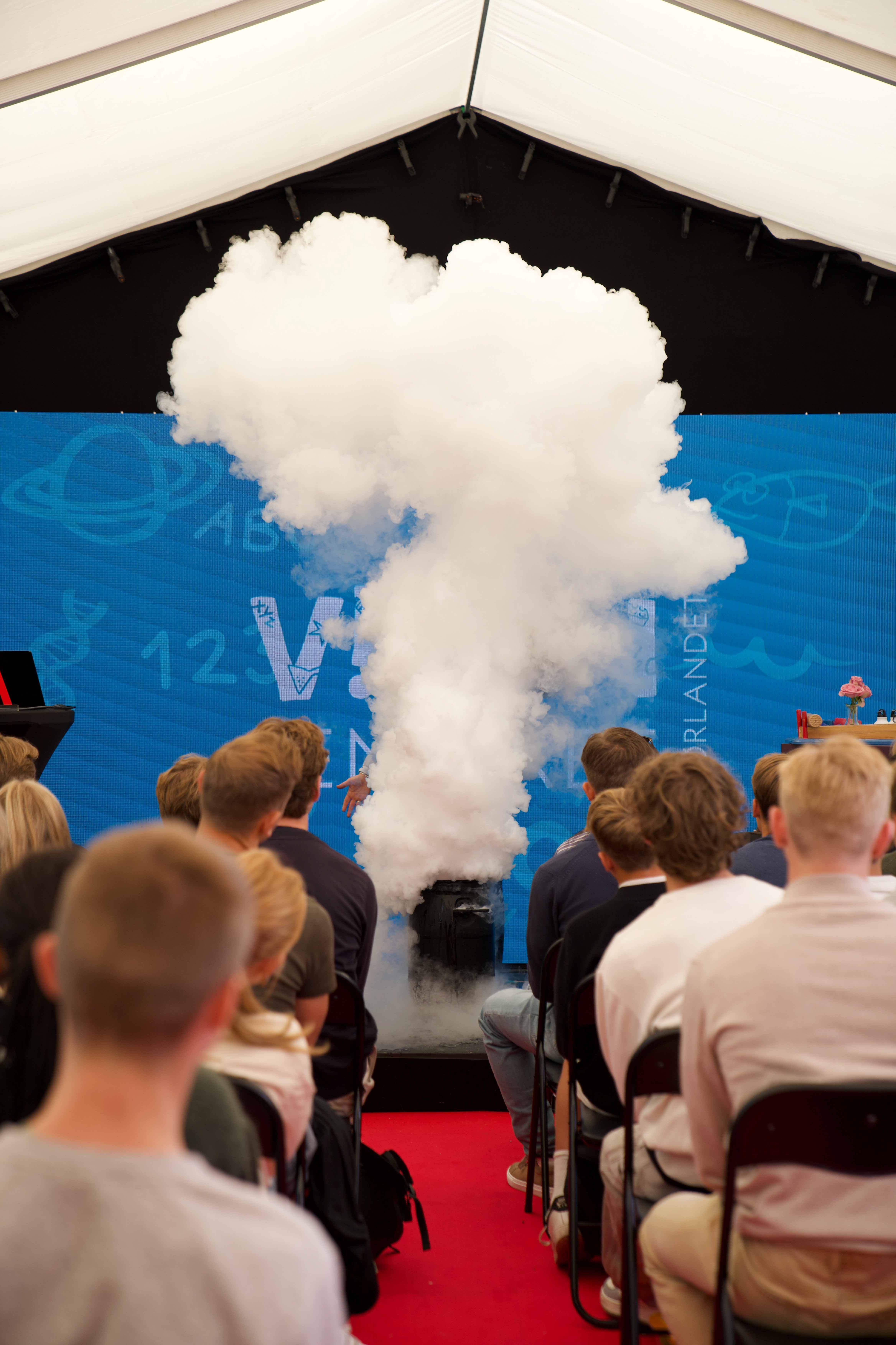 Vitenshow fra Vitensenteret på scenen