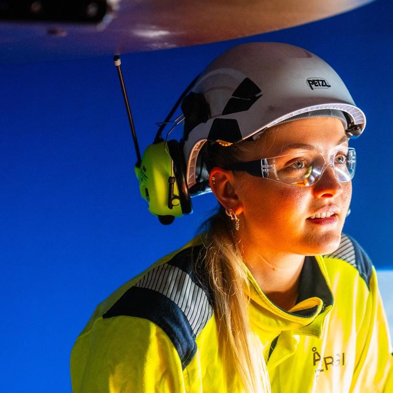 Maria Moen på Høgefoss kraftverk