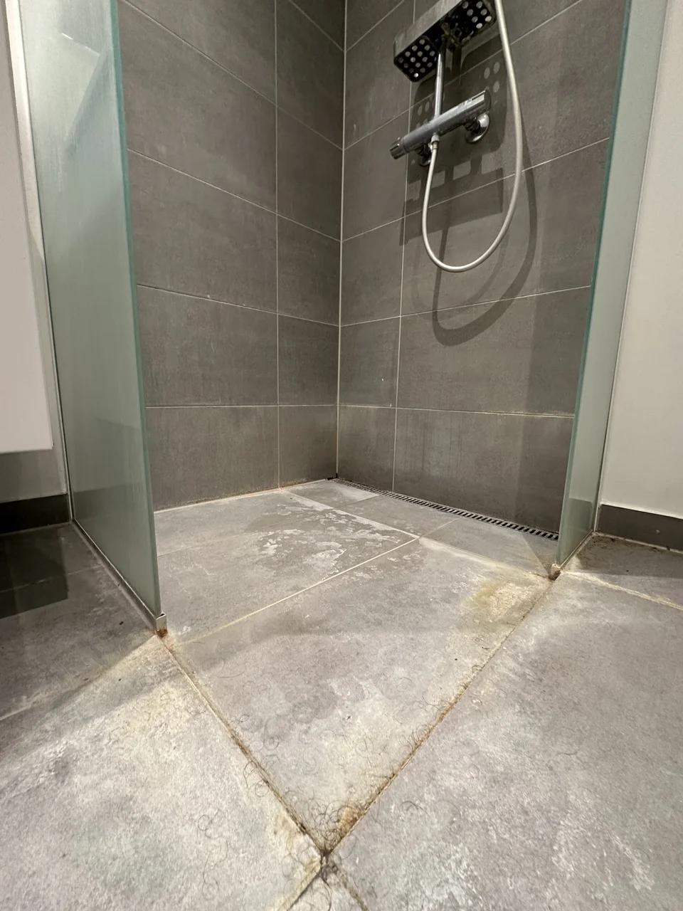 Bathroom descaling , Før