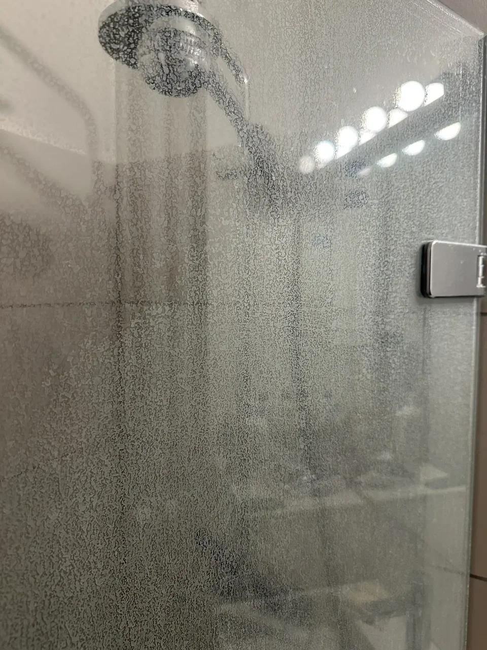 Shower glass descaling, Før