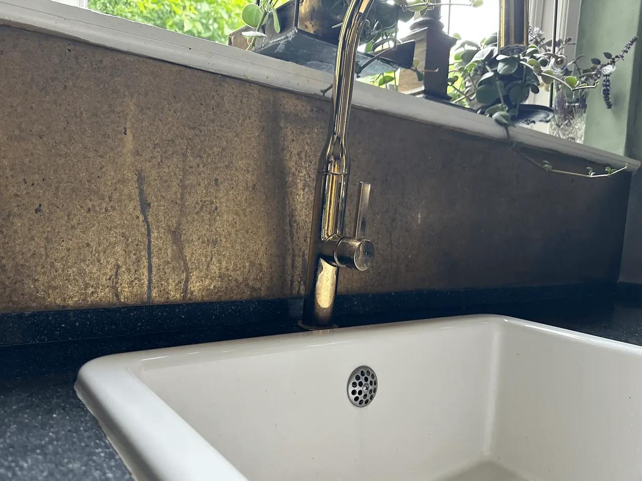 Sink backsplash restoration , Før