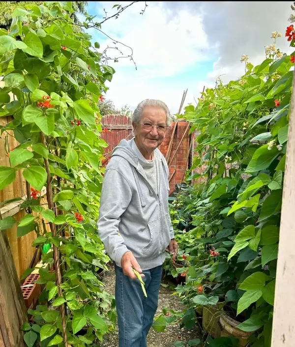 Hayley and her dad Colin sitting on the sofa