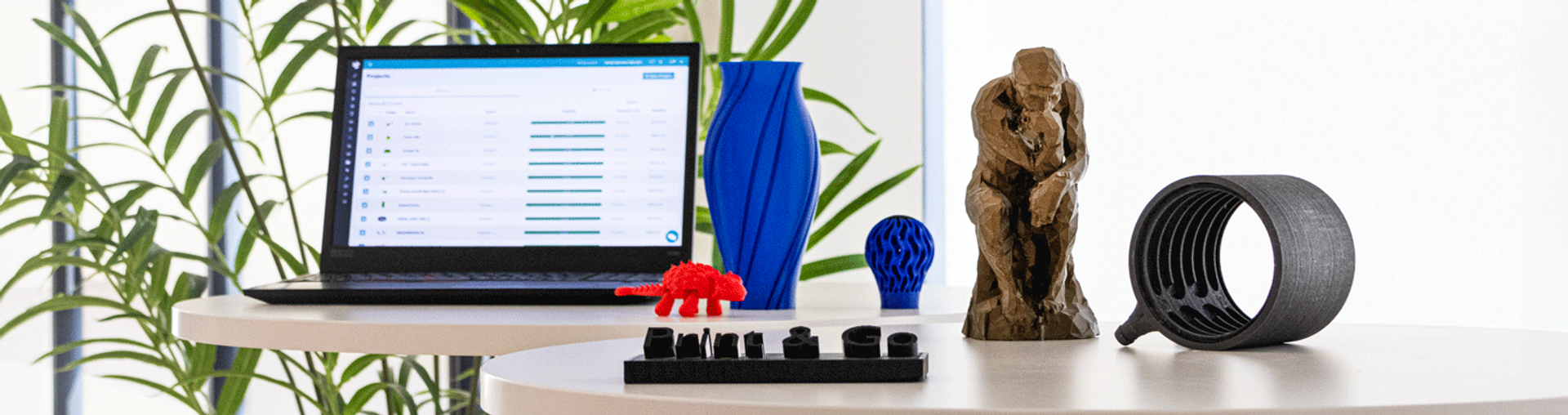 Project Organization view of the PRINT&GO software on a table with 3D prints