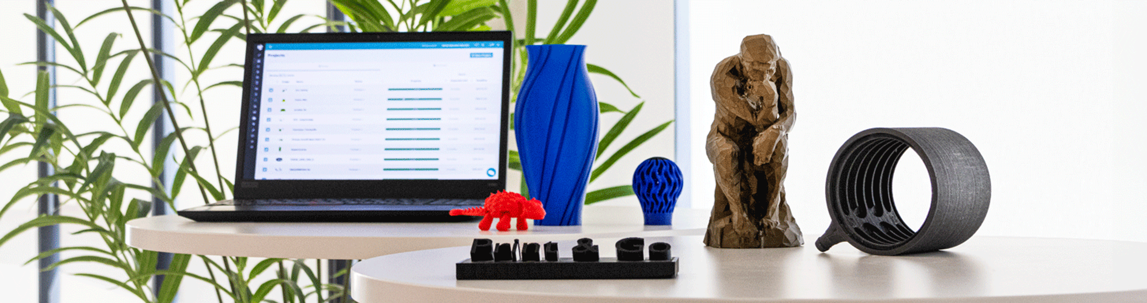 Project Organization view of the PRINT&GO software on a table with 3D prints