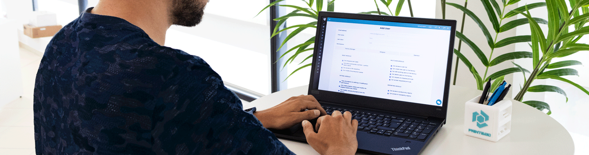 Worker adding a user to PRINT&GO
