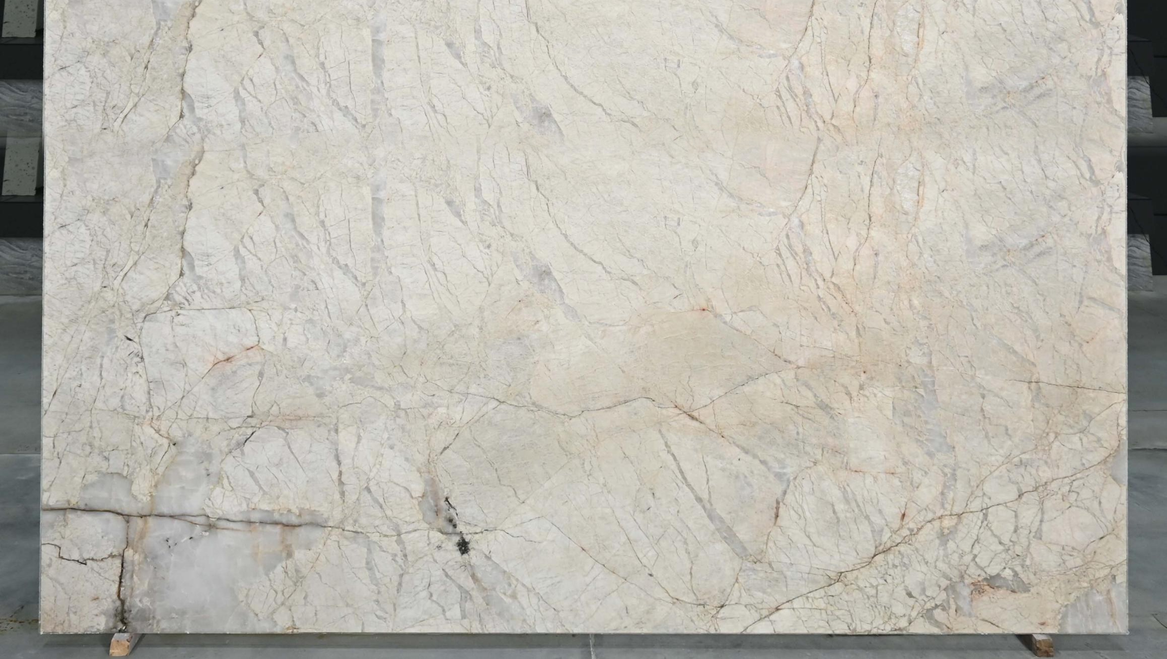 OPERA WHITE — Granite slab