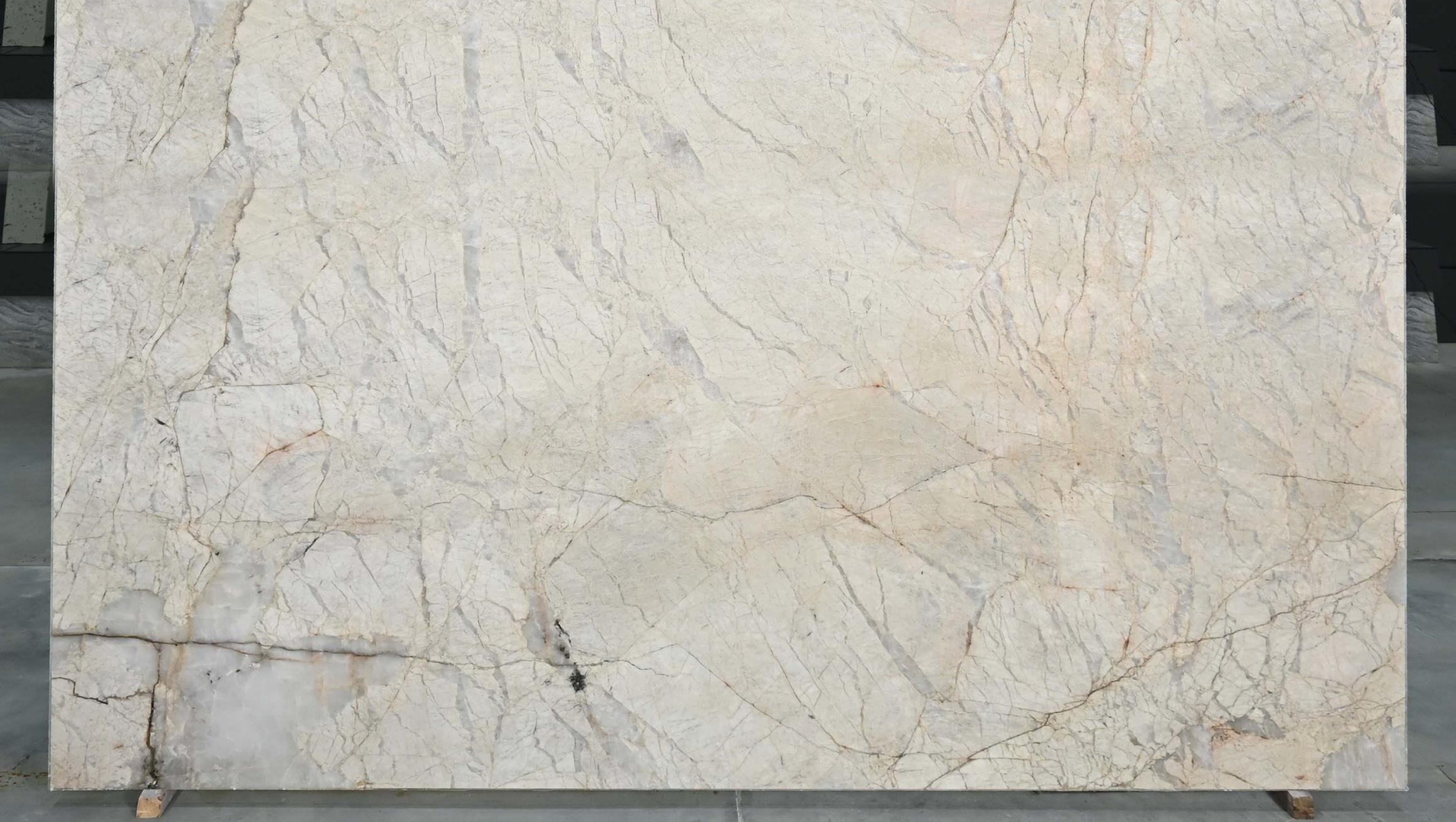 OPERA WHITE — Granite slab