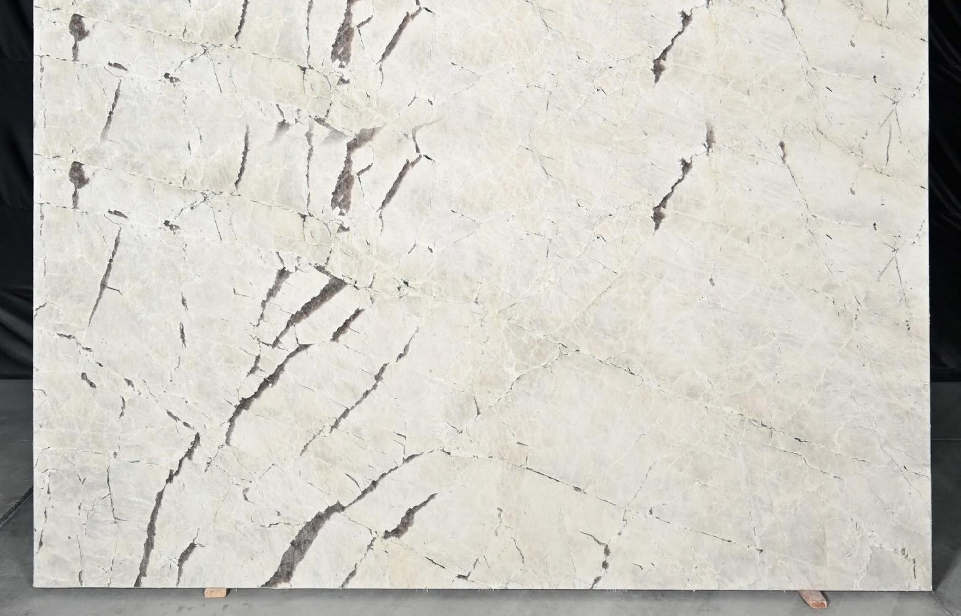 PICASSO WHITE — Granite slab