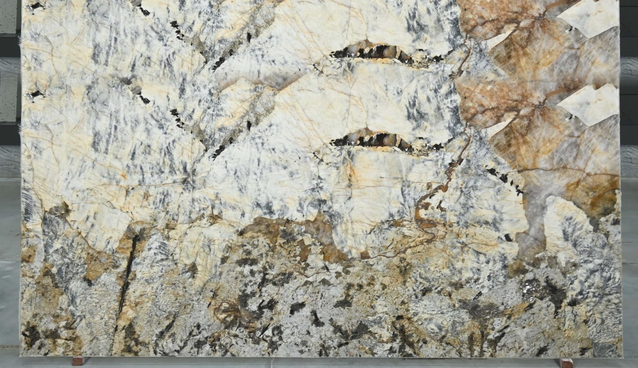 EQUINOX — Granite slab