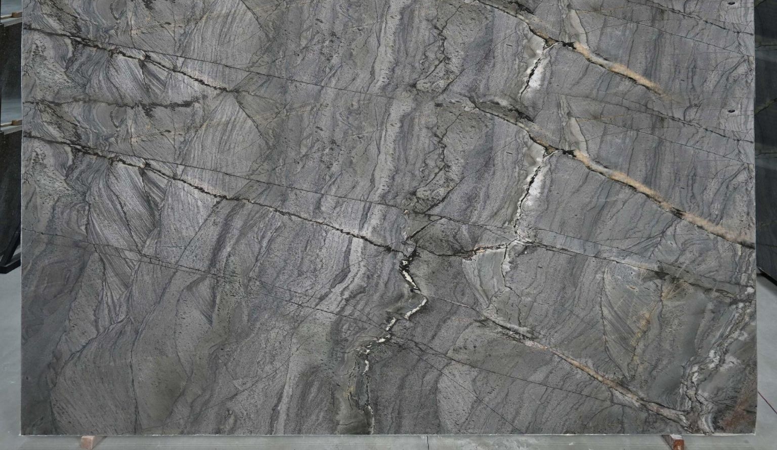 GREY MIST — Granite slab