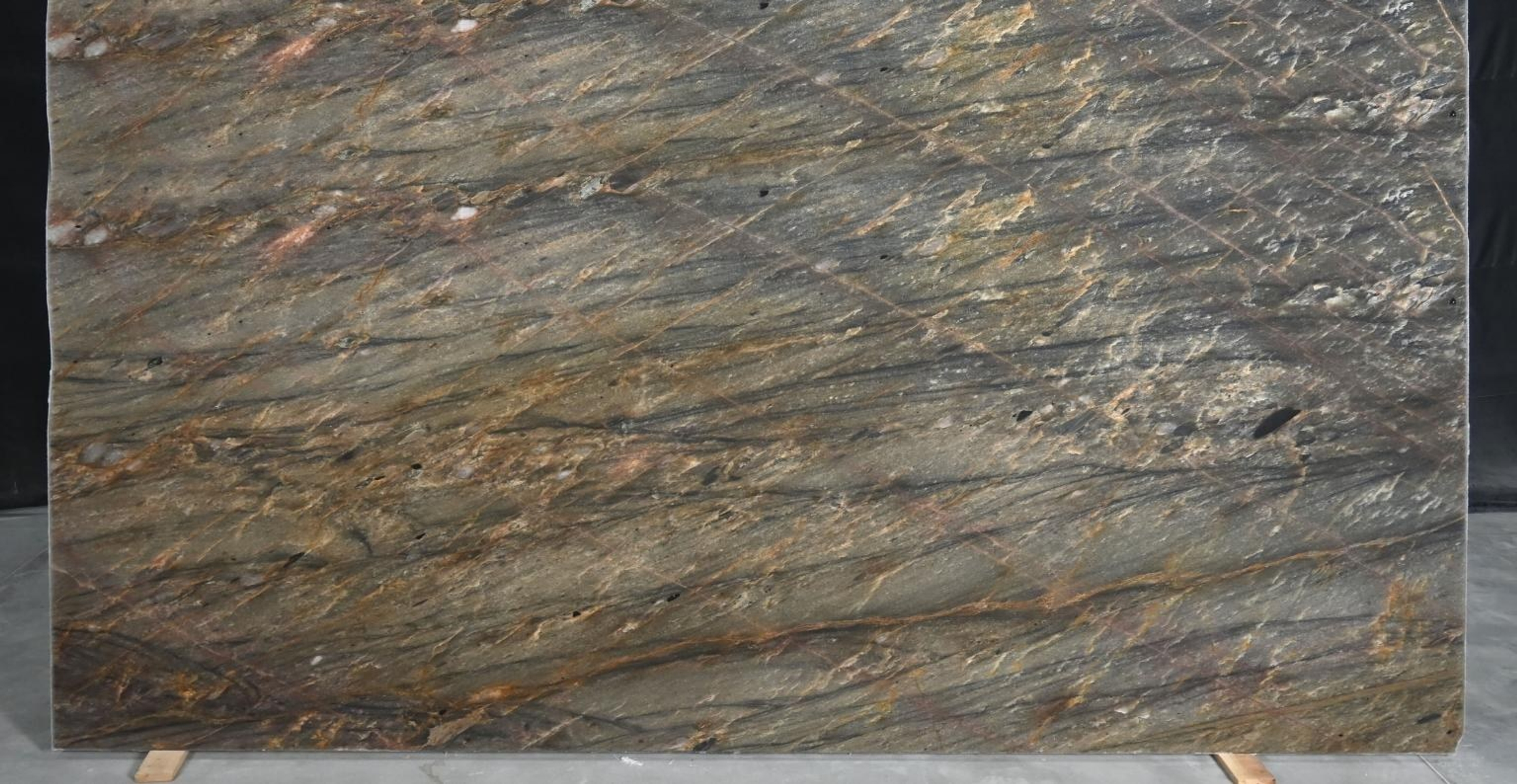 FUSION QUARTZITE — Granite slab