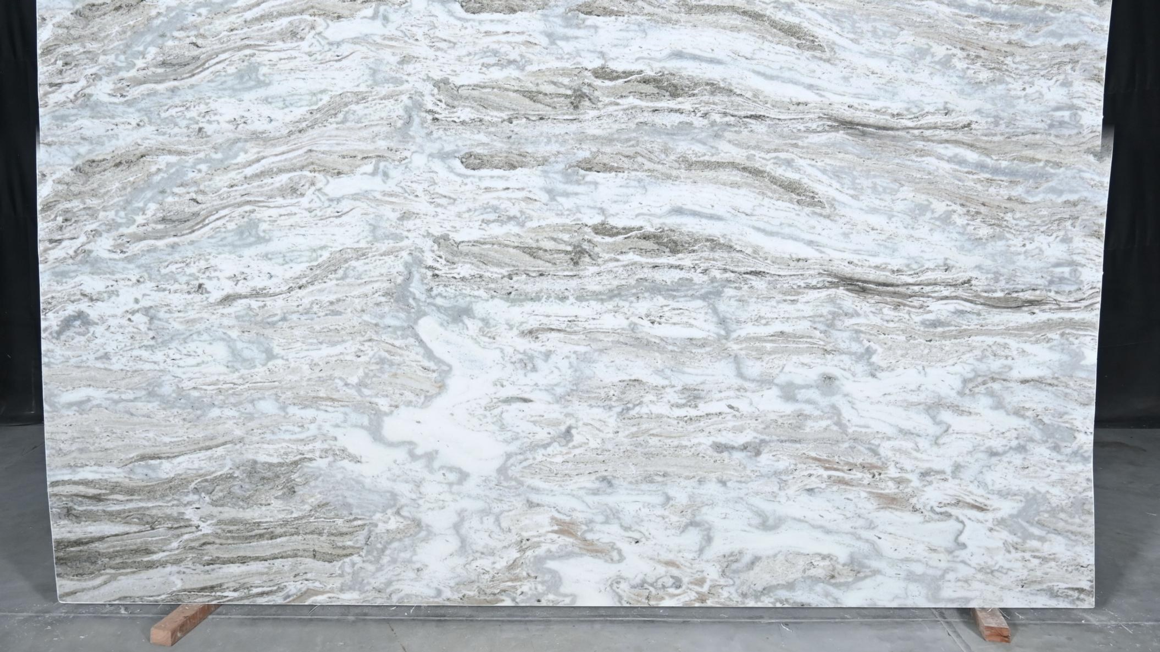 BROWN FANTASY — Granite slab
