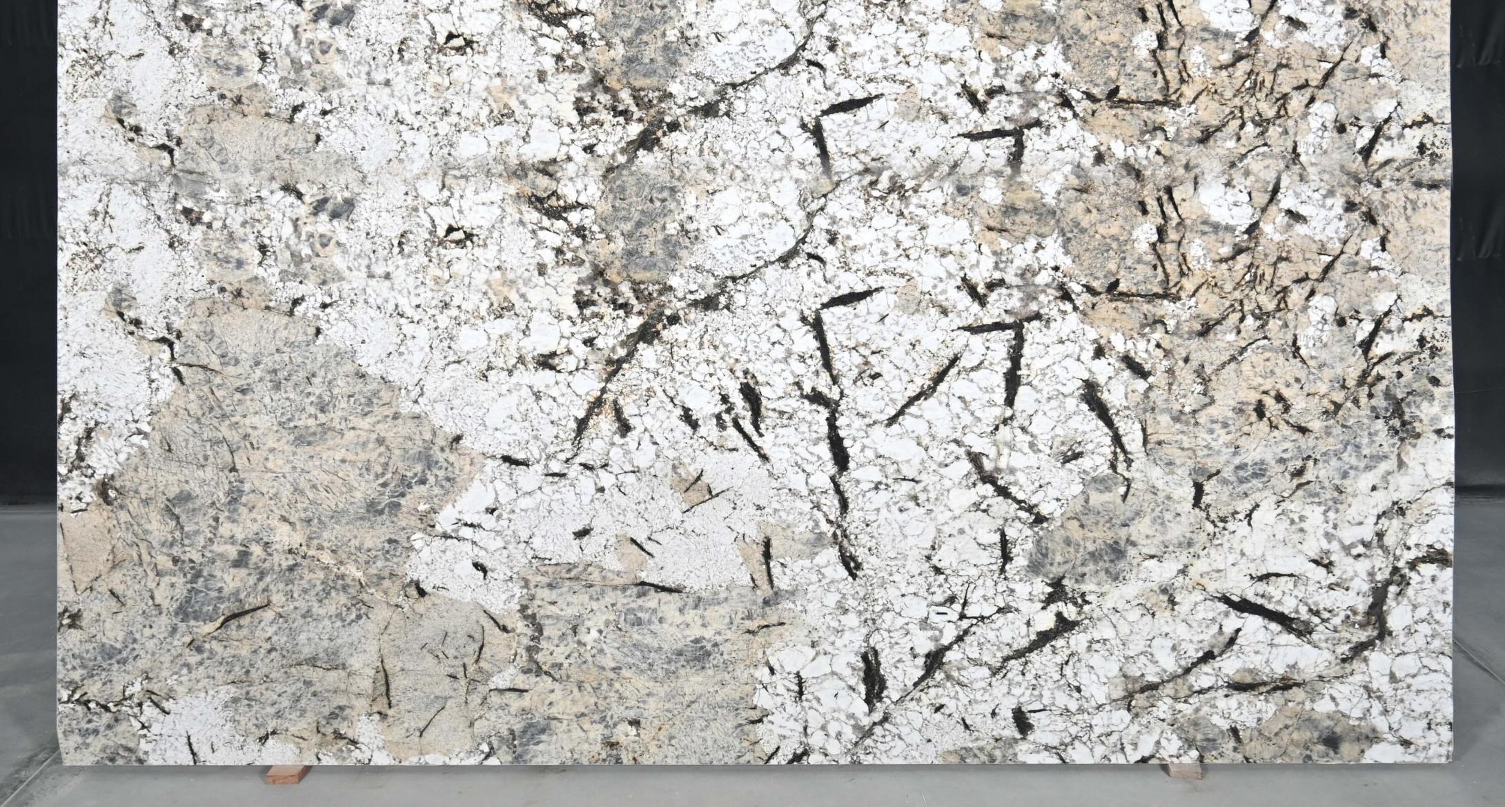 HAVANA BLUE — Granite slab