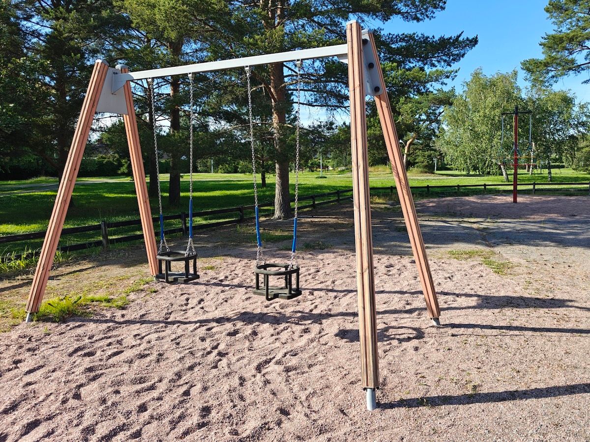 Vauvakeinut ja juoksukaruselli.