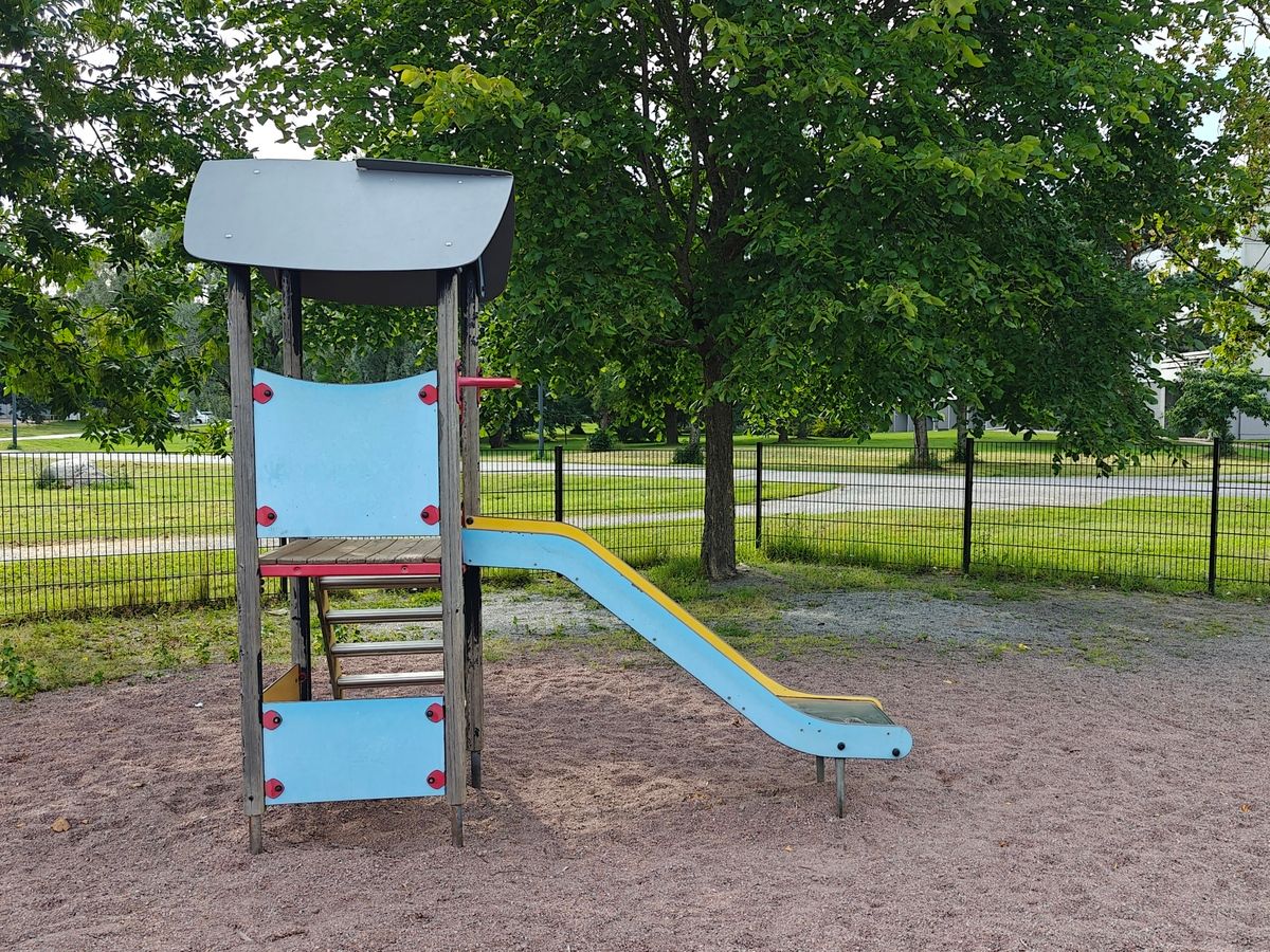 Pienemmillekin sopiva liukumäki.