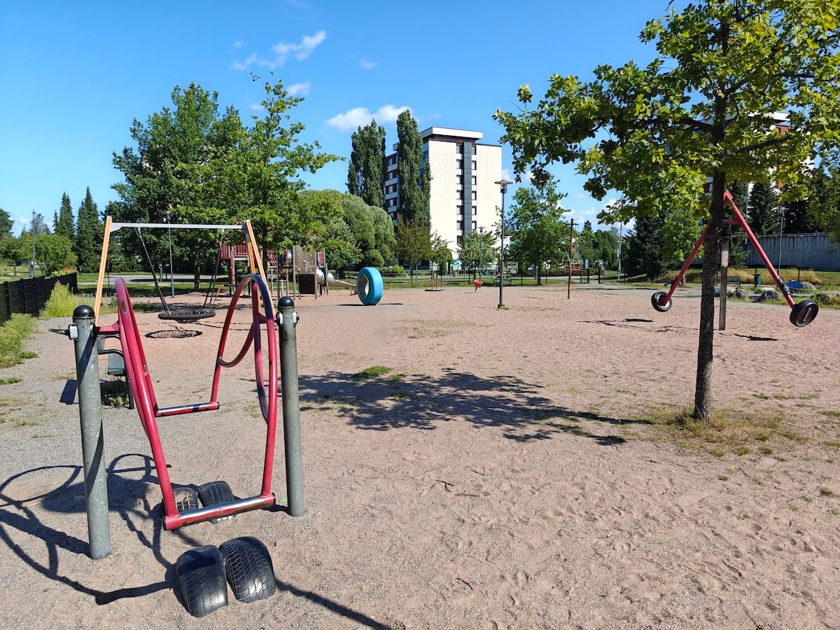 Yleiskuva leikkipuistosta.