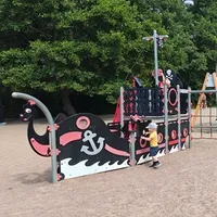 Merirosvolaivateemainen kiipeilyteline.