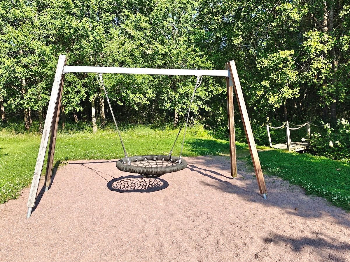 Hämähäkkikeinu.