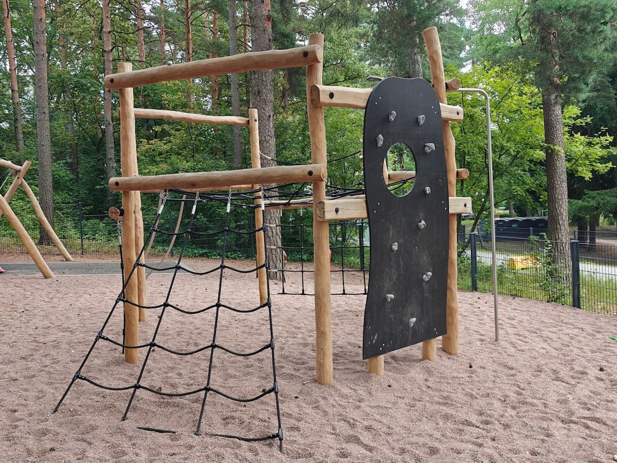 Kiipeilyteline.