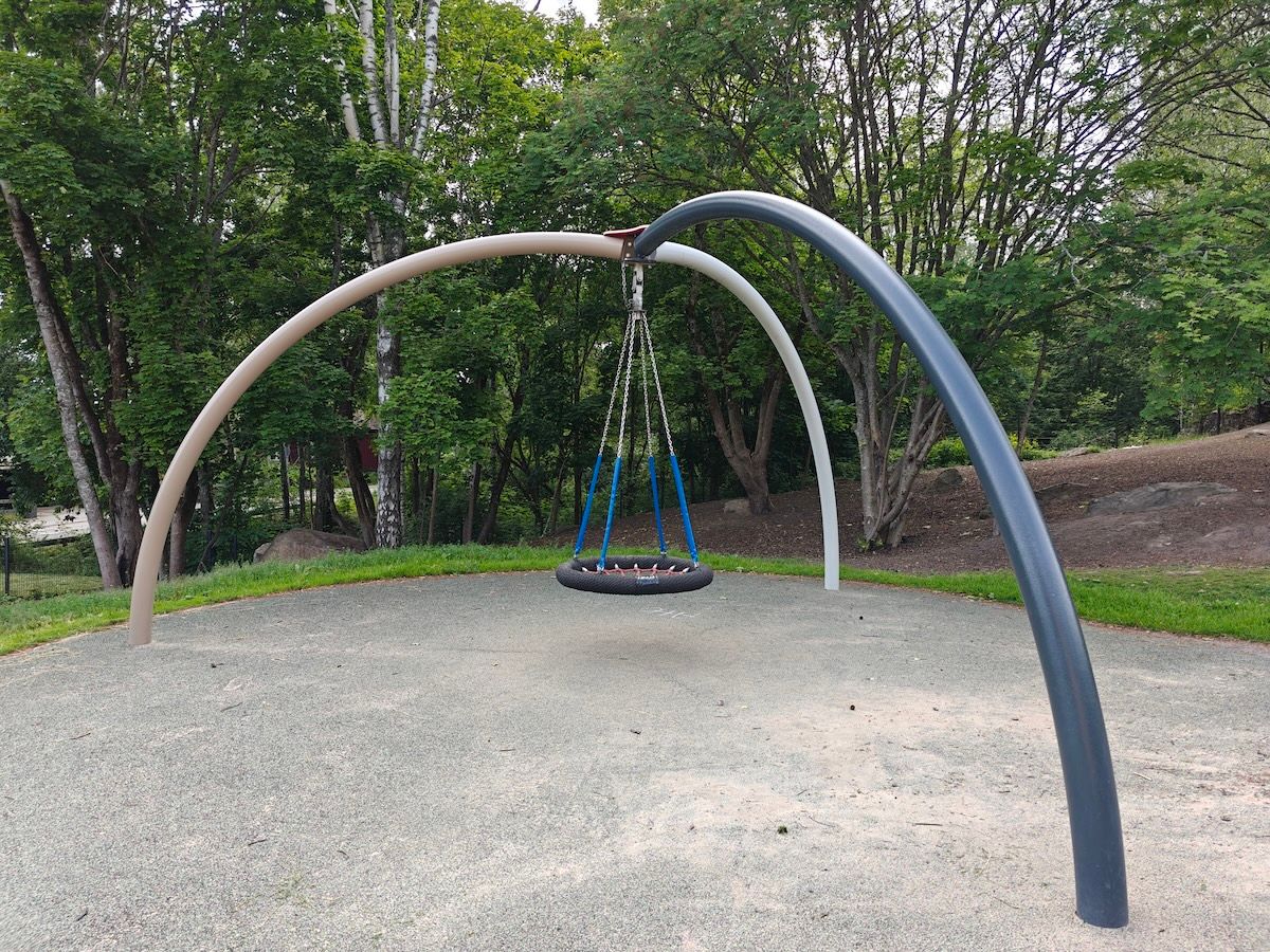 360° pyörivä hämähäkkikeinu.