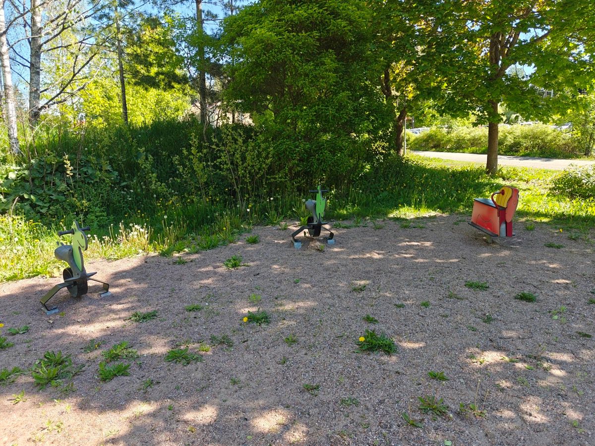 Jousivälineitä.