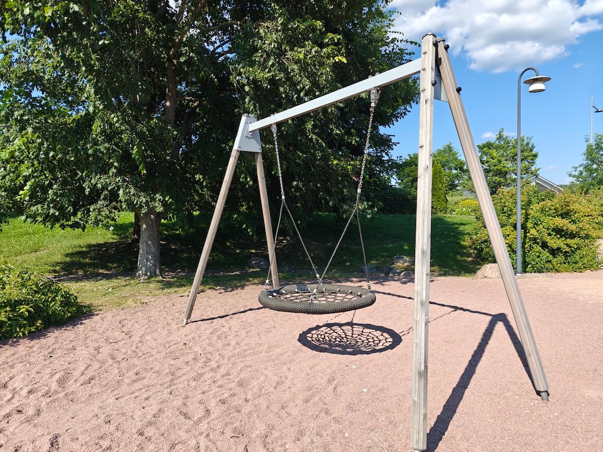 Hämähäkkikeinu.