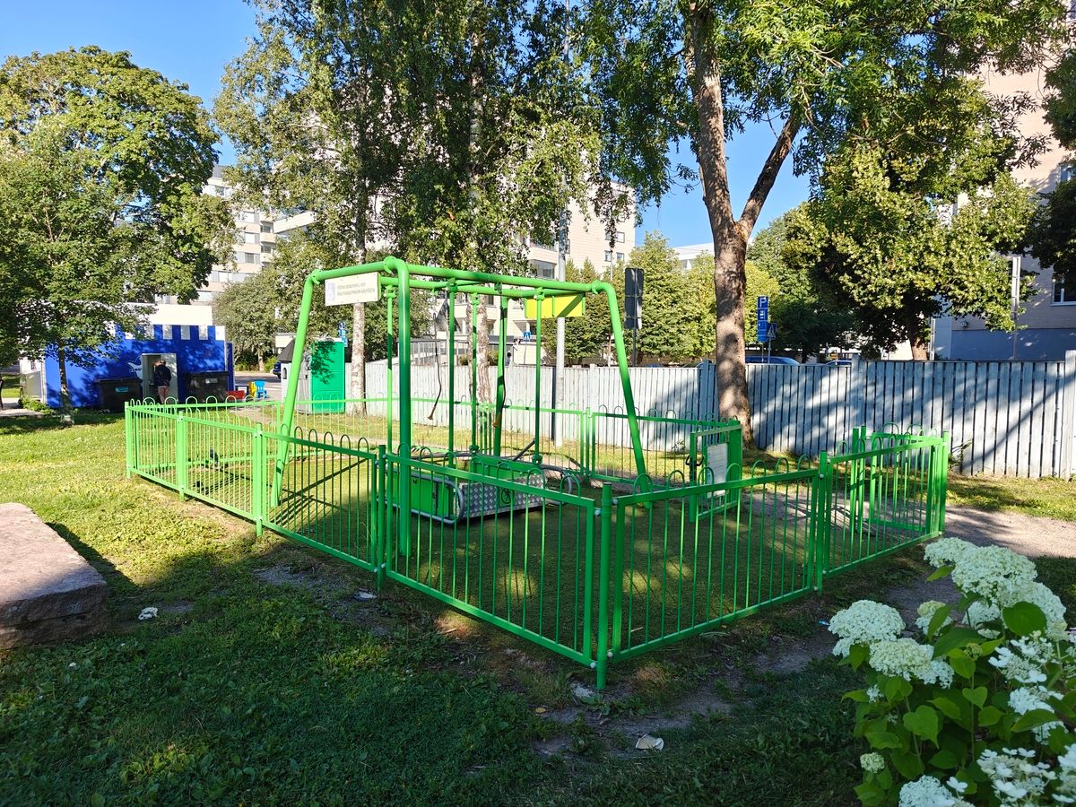 Esteetön keinu.