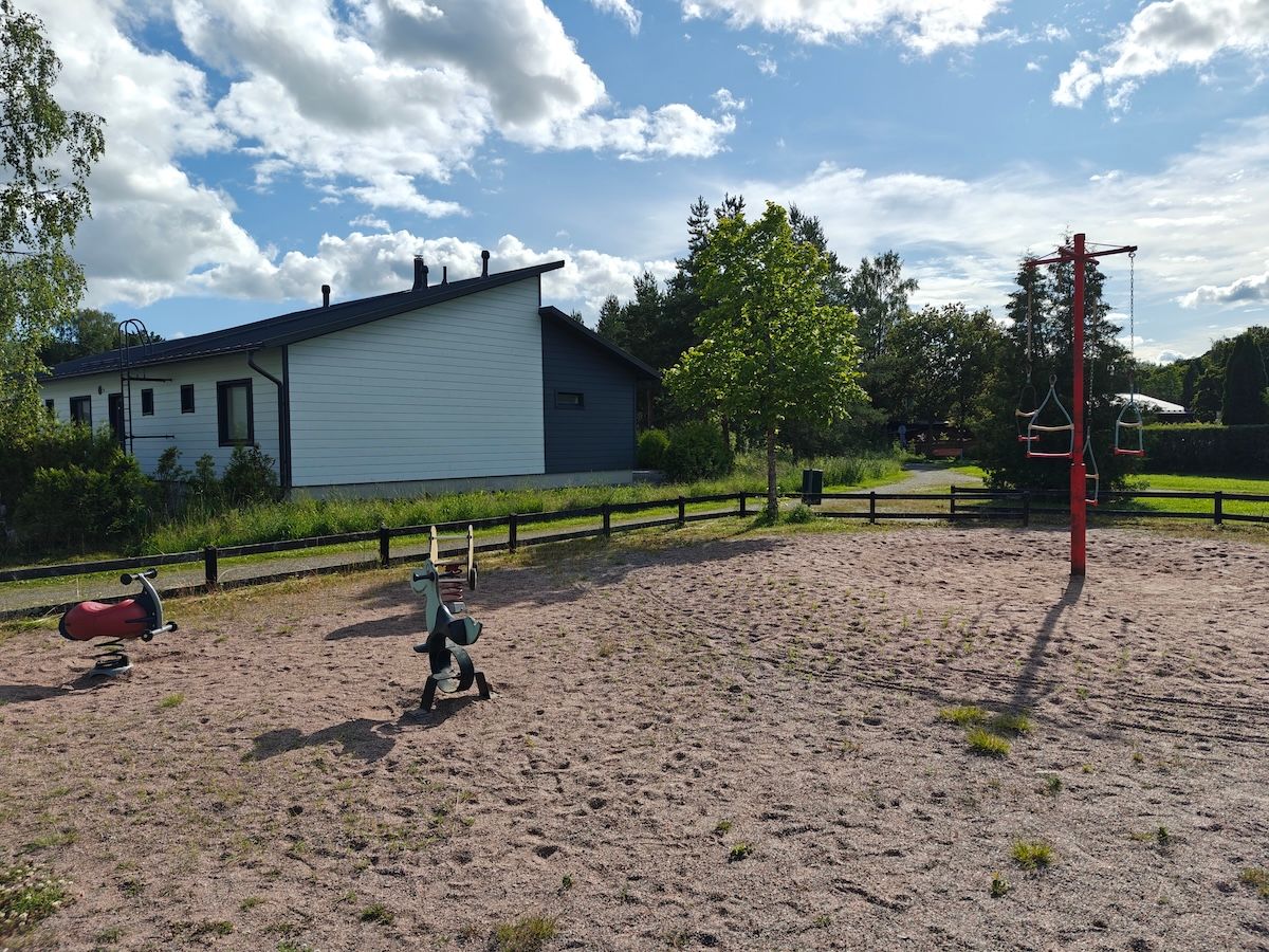 Jousivälineitä ja juoksukaruselli.