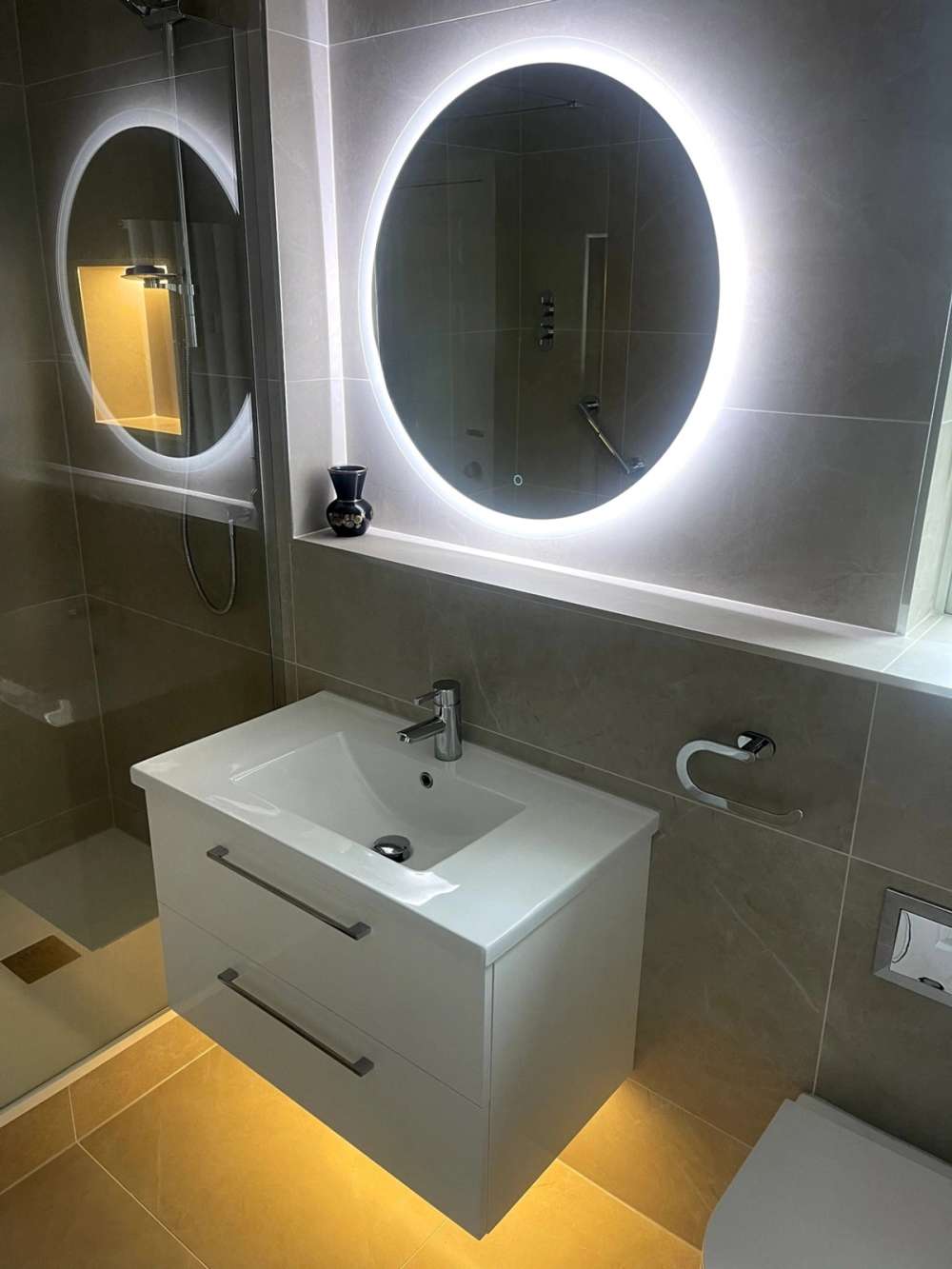 Beta Round Mirror