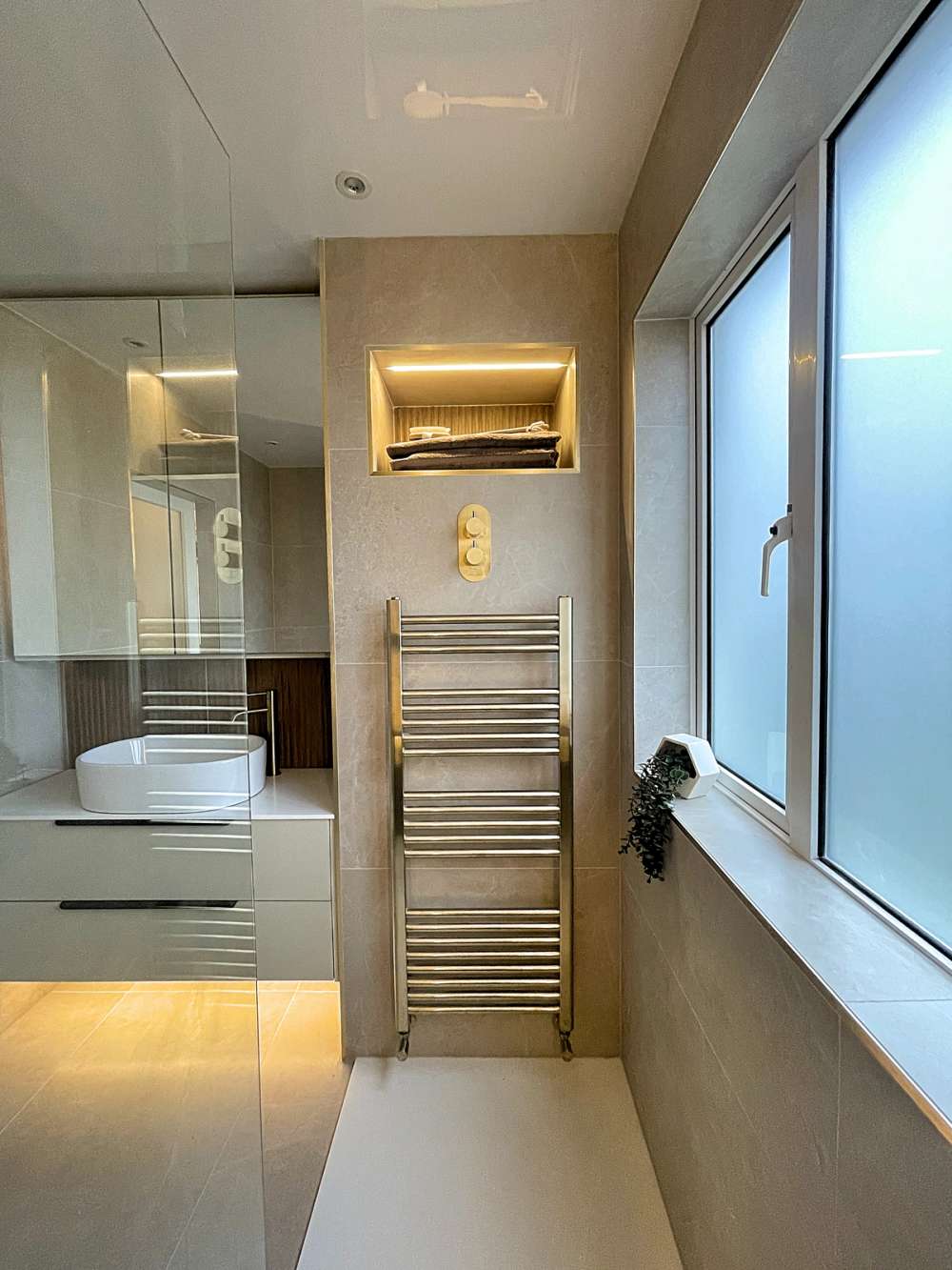 Eastbrook 1200 x 500 Brushed Brass Ladder Rail