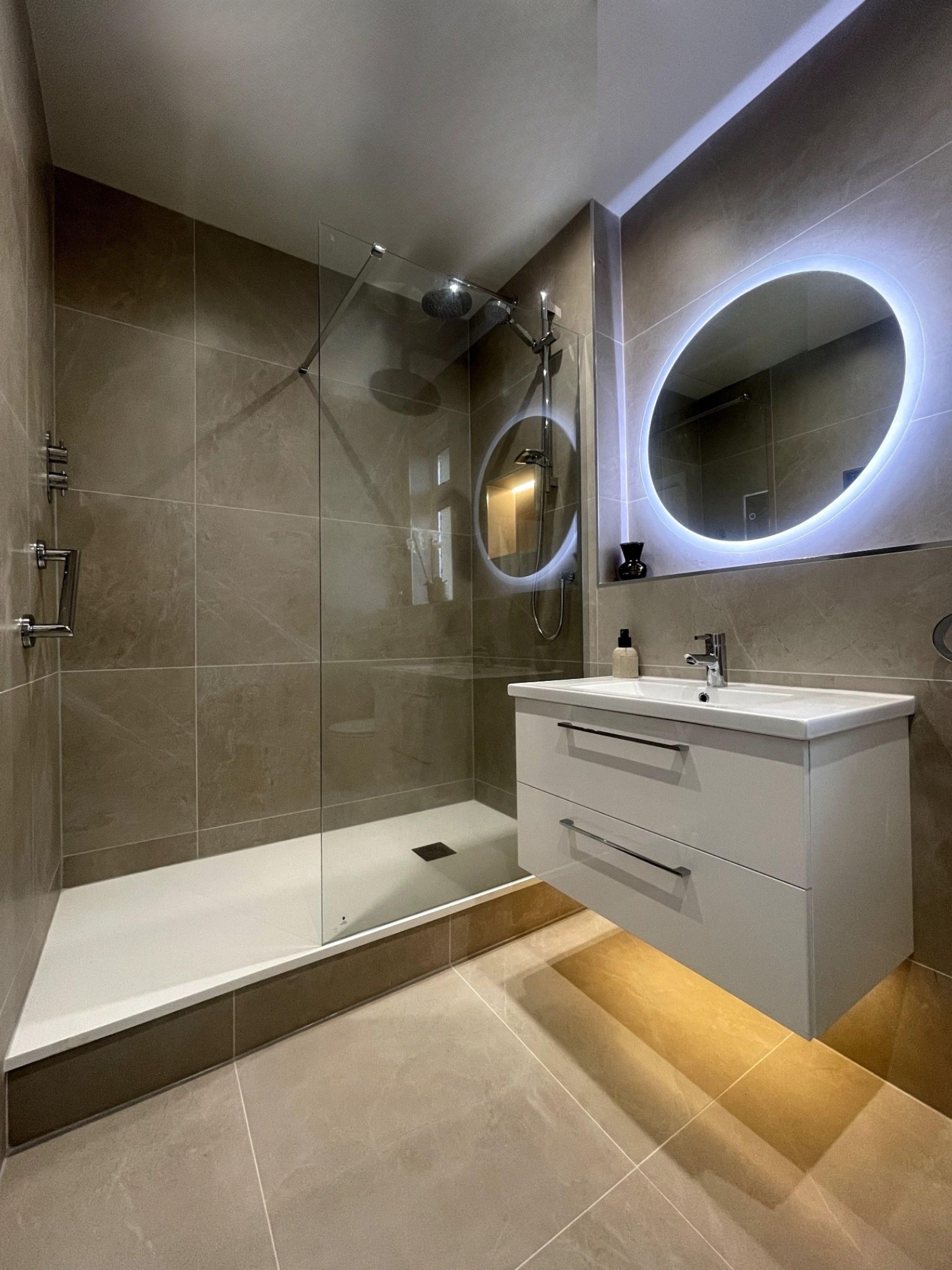 Glasnevin Main Bathroom